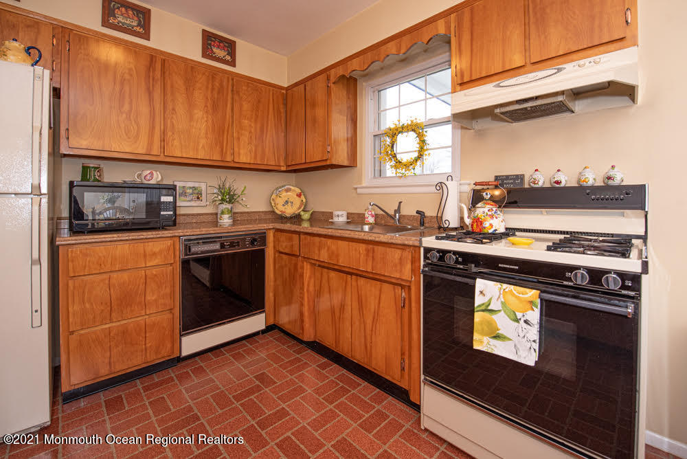 973 Hyson Road Jackson, NJ 08527 - Photo 12 of 38 Kitchen