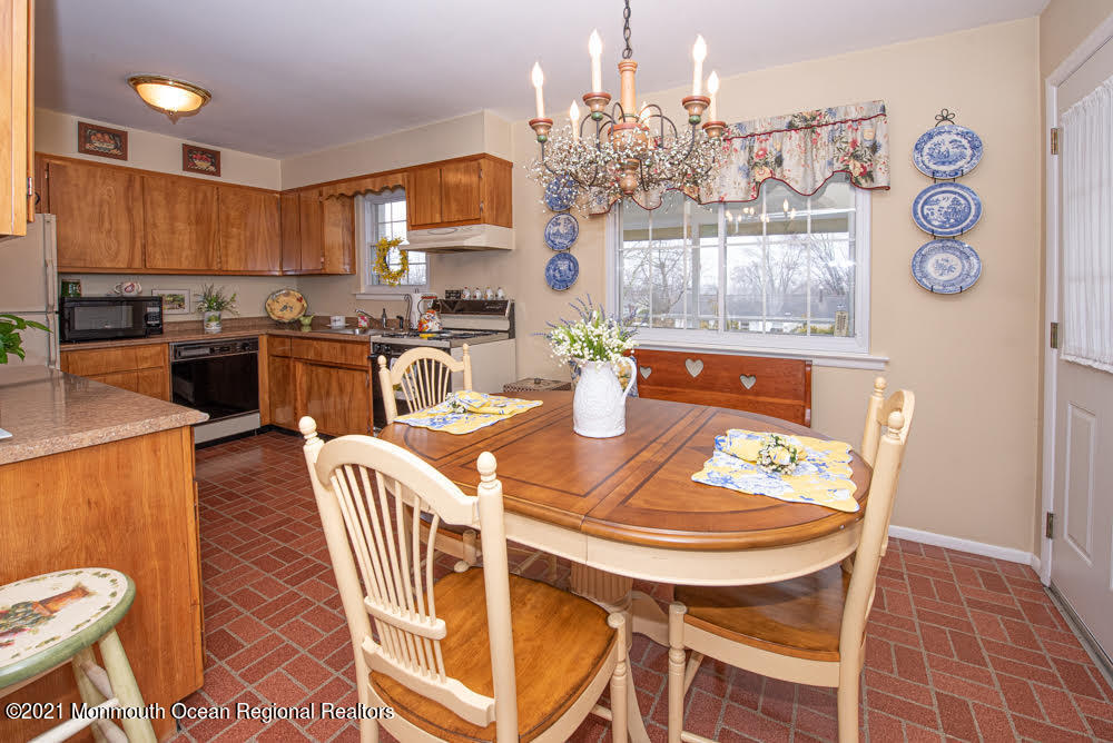 973 Hyson Road Jackson, NJ 08527 - Photo 8 of 38 Dining to Kitchen