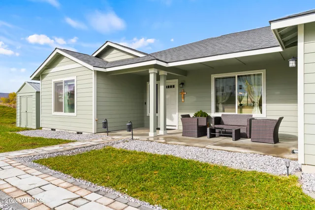 a house view with a outdoor space