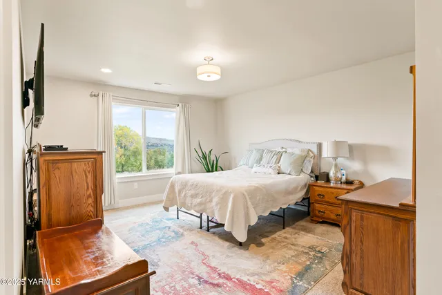 a bathroom with double vanity sinks and a mirror