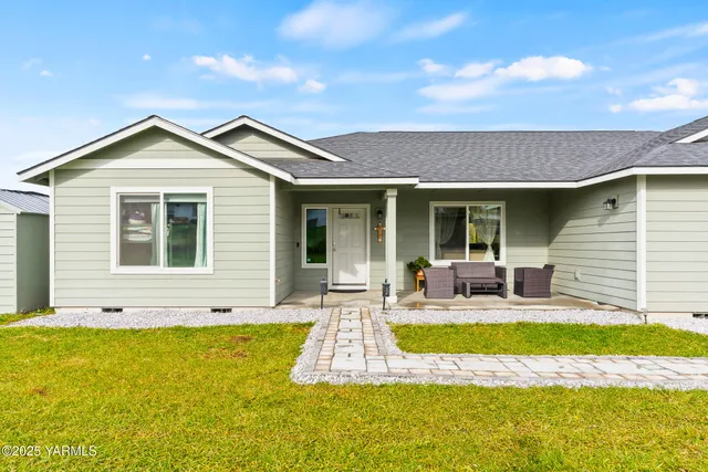 a view of house with swimming pool outdoor seating area and porch