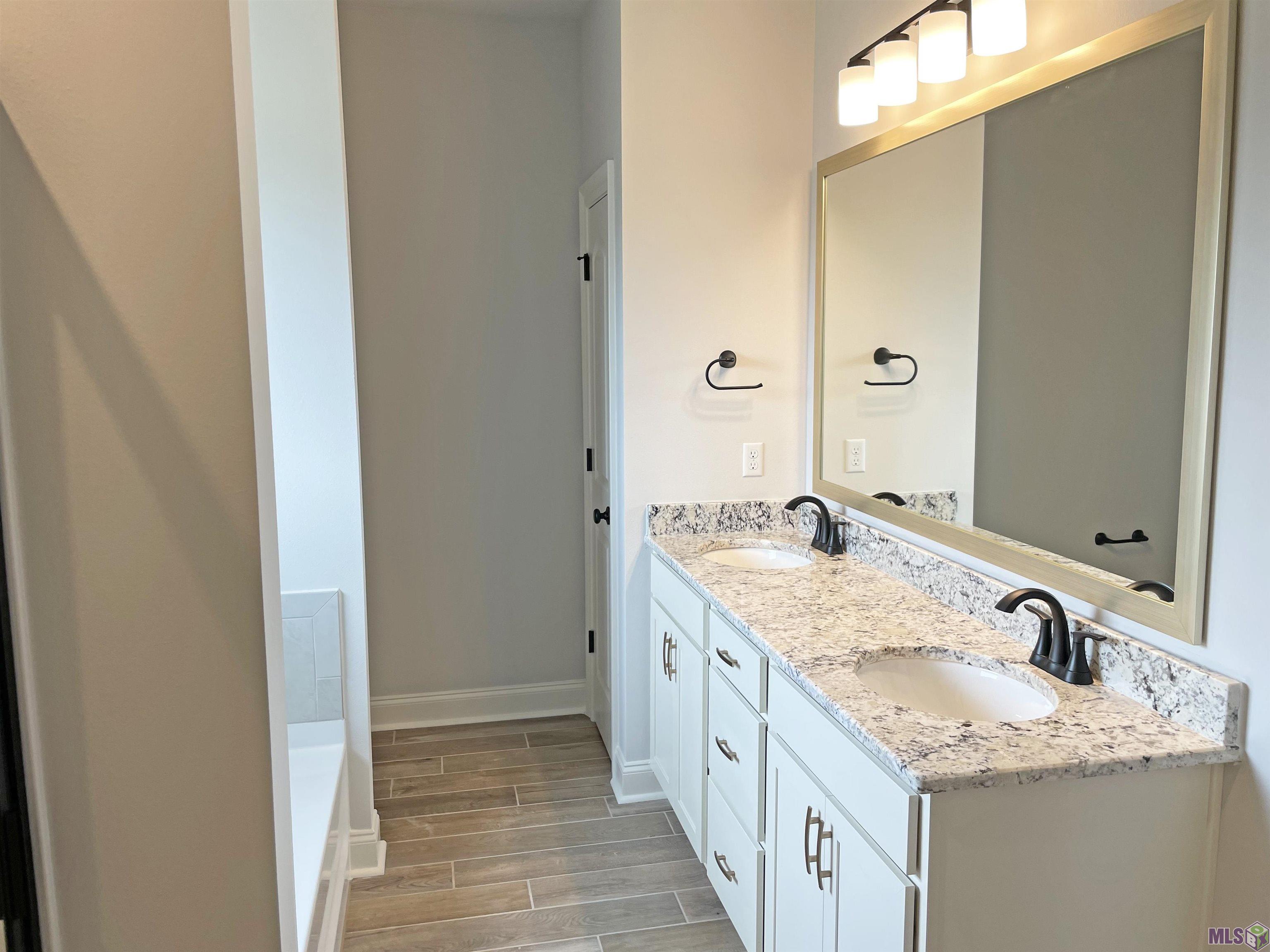 354 Rue Evangeline Houma, LA 70364 - Photo 7 of 11