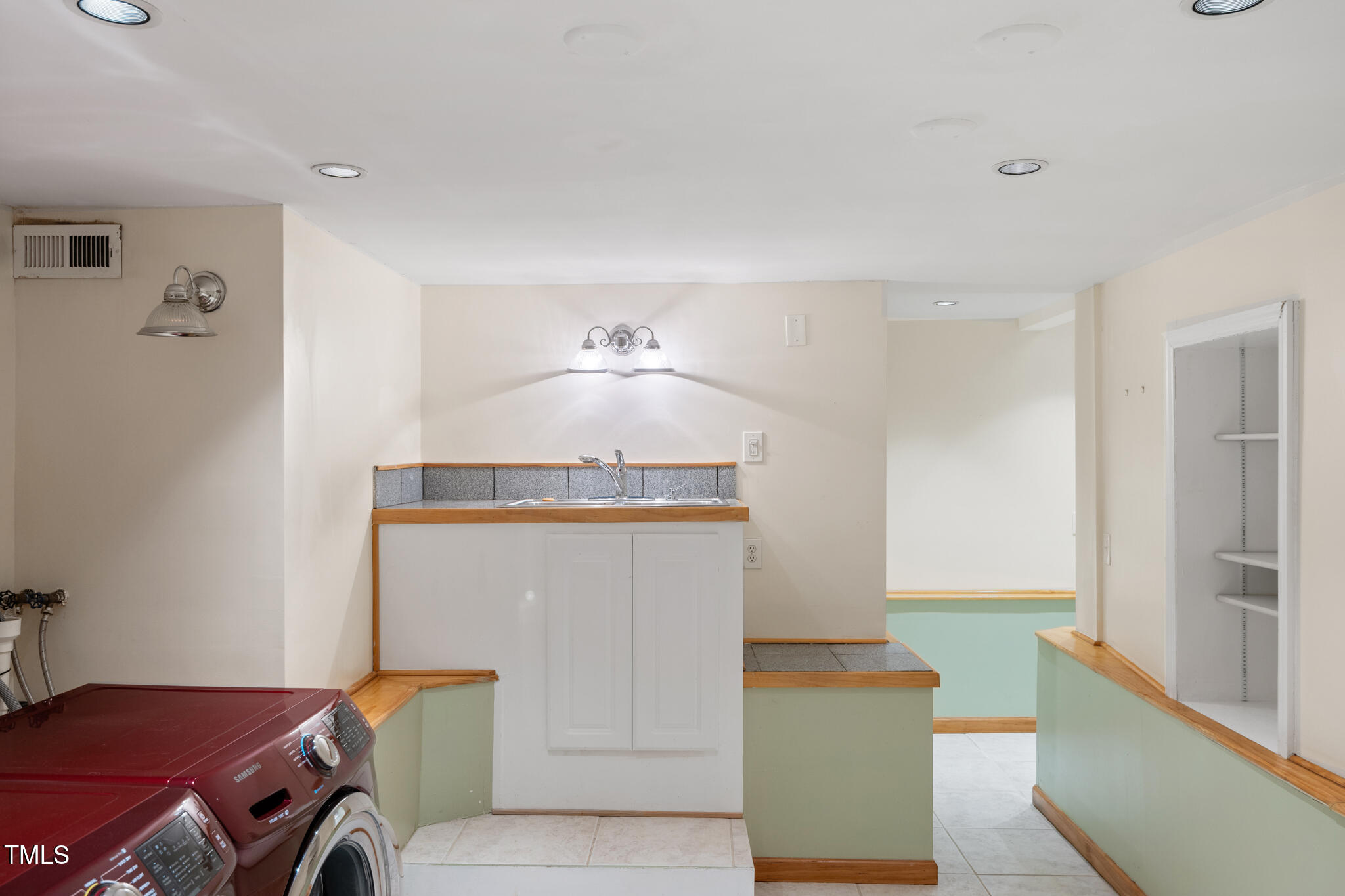 406 East Markham Avenue Durham, NC 27701 - Photo 50 of 66 Laundry Room Appliances Convey