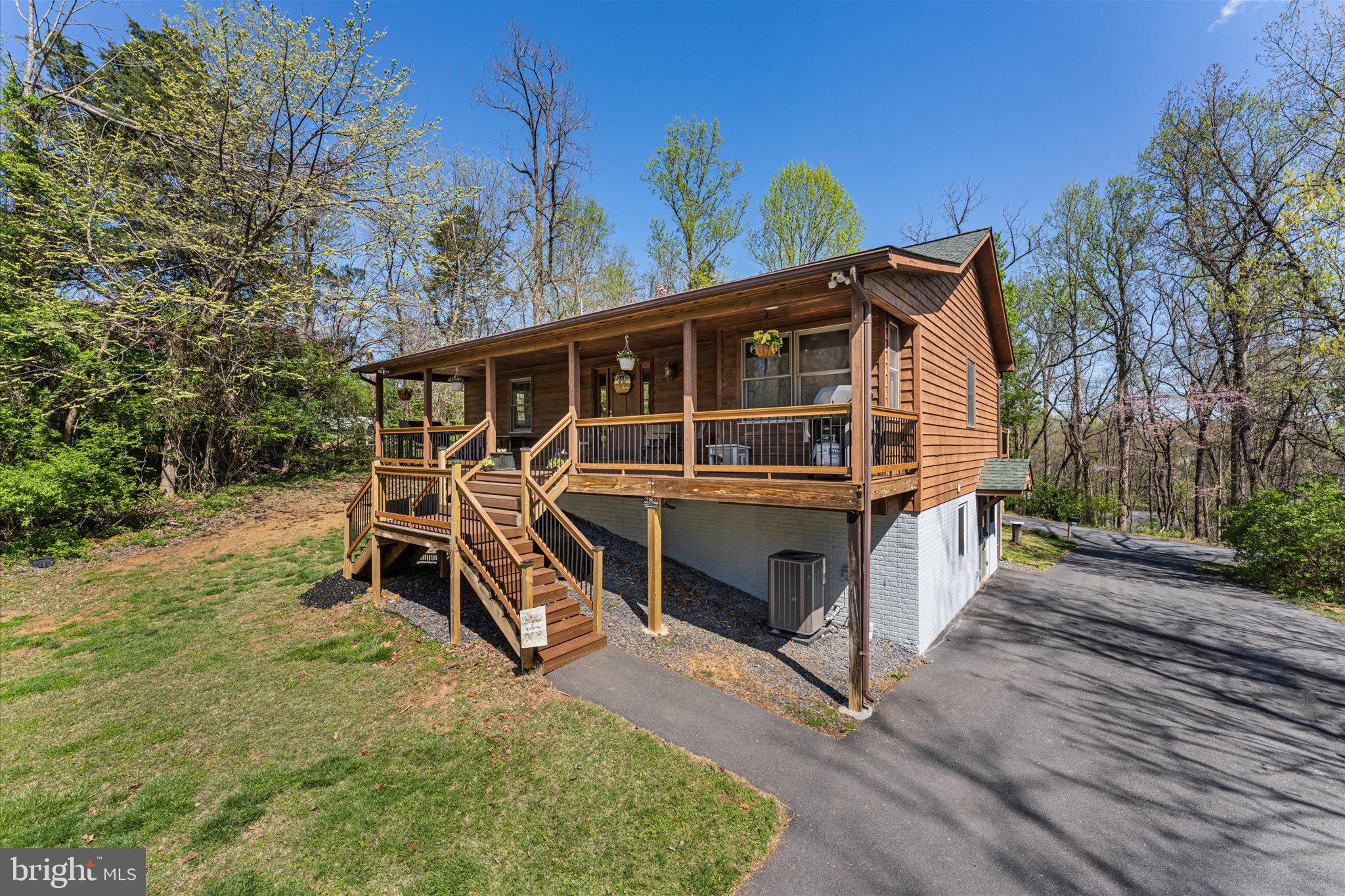 288 Locust Grove Road Front Royal, VA 22630 - Photo 31 of 42 Driveway Pass through with ample parking