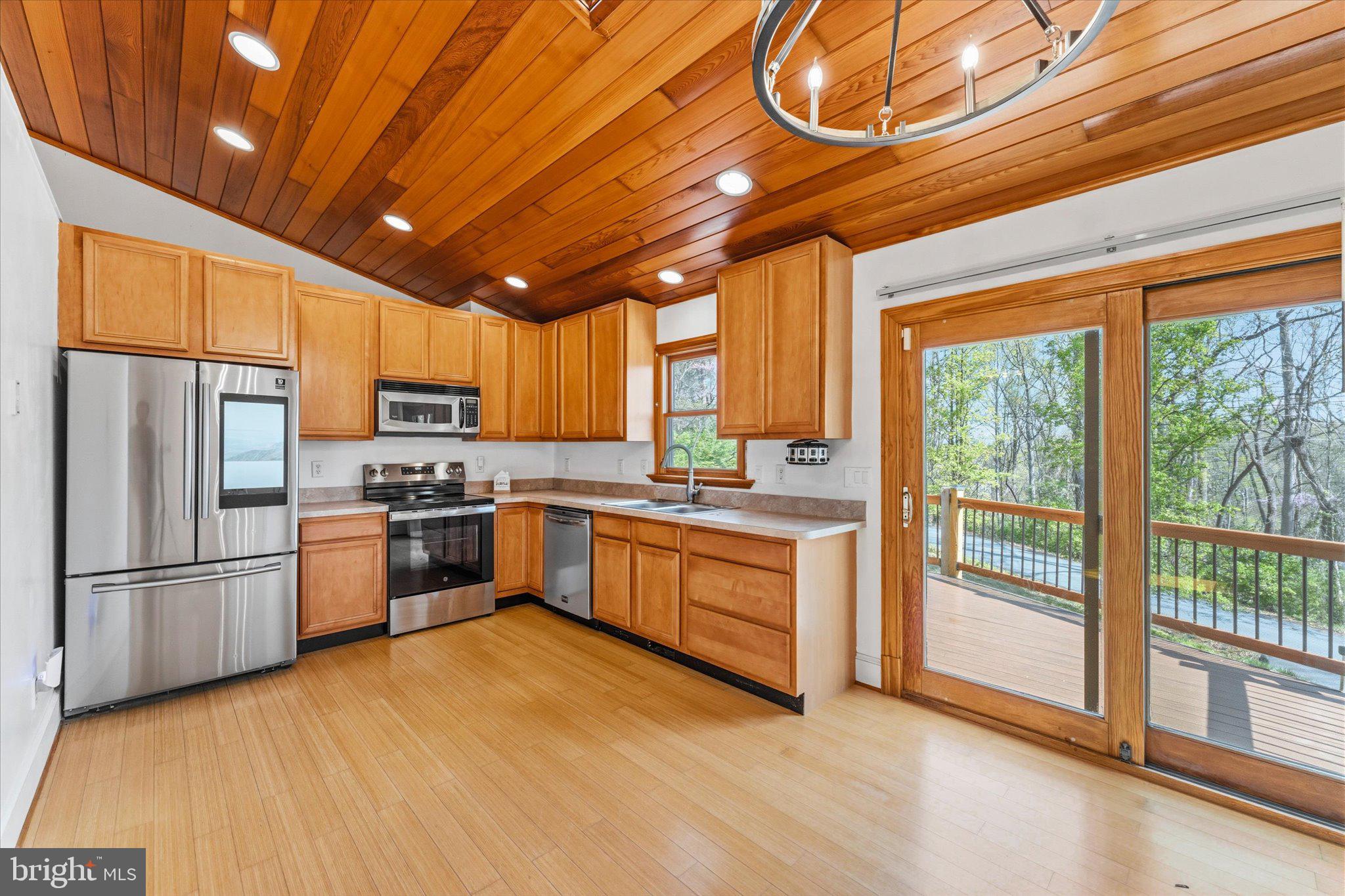288 Locust Grove Road Front Royal, VA 22630 - Photo 3 of 42 Spacious Kitchen