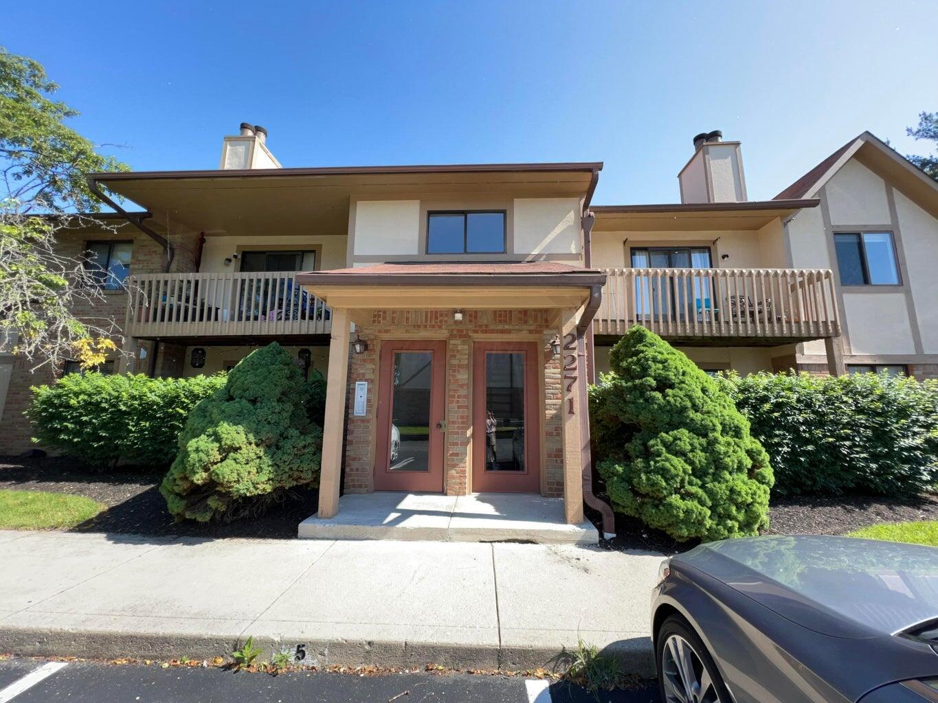 2271 Hedgerow Road, Unit 2271C Columbus, OH 43220 - Photo 2 of 23 20220531140752080703000000-o