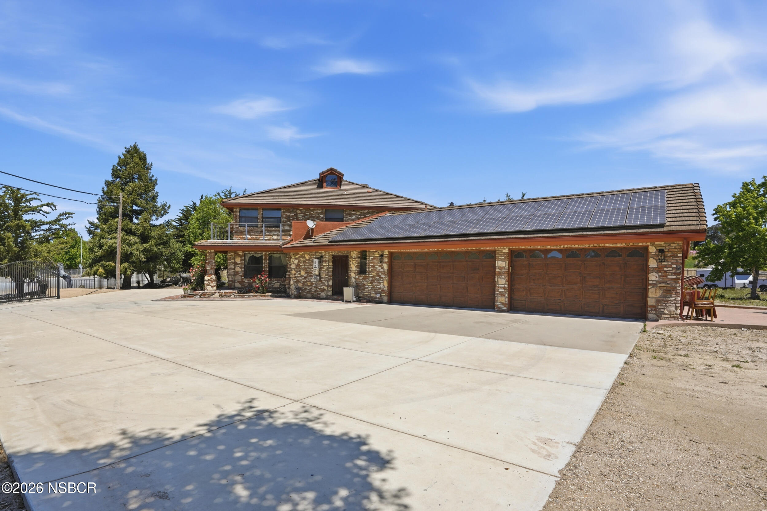 140 East Rice Ranch Road Santa Maria, CA 93455 - Photo 5 of 44 a front view of a house with a yard and garage