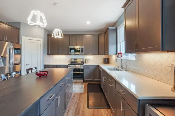 $749,900 | 1390 Foxwood Pass, Oconomowoc, WI 53066