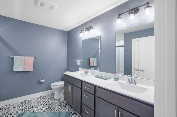 $749,900 | 1390 Foxwood Pass, Oconomowoc, WI 53066