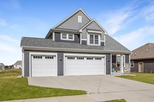 $749,900 | 1390 Foxwood Pass, Oconomowoc, WI 53066