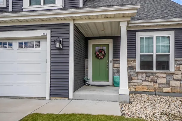 $749,900 | 1390 Foxwood Pass, Oconomowoc, WI 53066