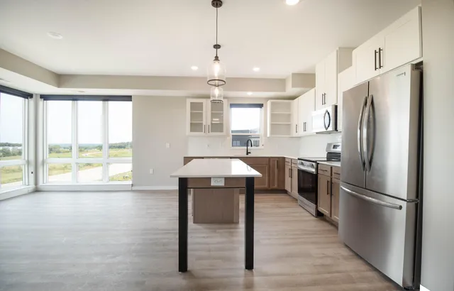 $2,385 | 6450 37th Avenue Northwest, Unit 110, Rochester, MN 55901