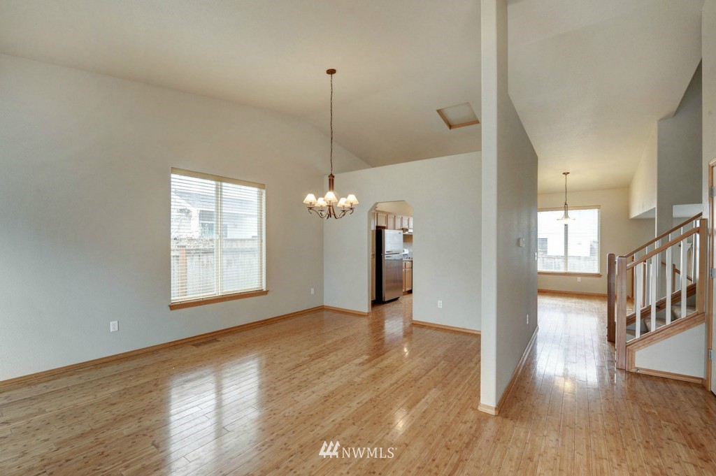 316 Yakima Place Southeast Renton, WA 98059 - Photo 4 of 19 Gallery Image 4
