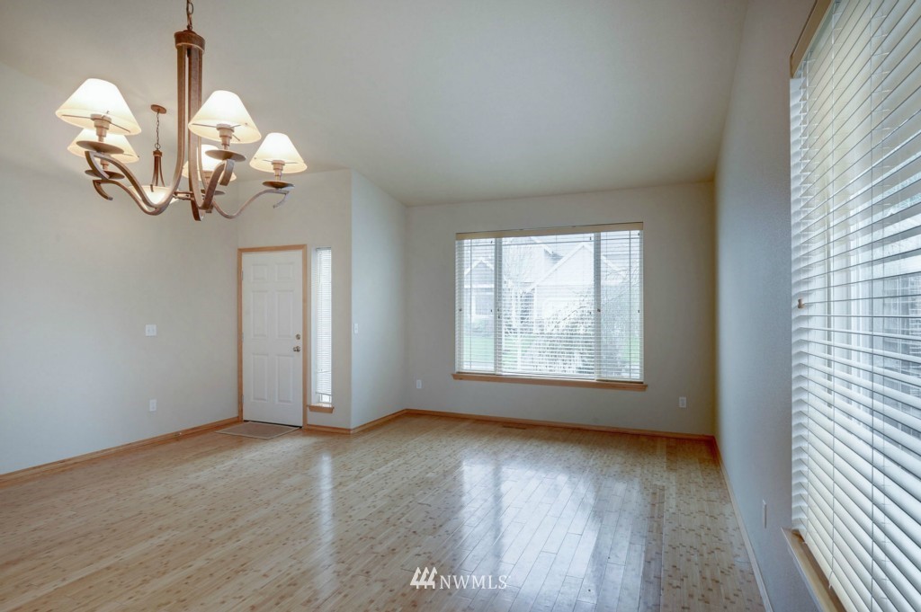 316 Yakima Place Southeast Renton, WA 98059 - Photo 6 of 19 Gallery Image 6