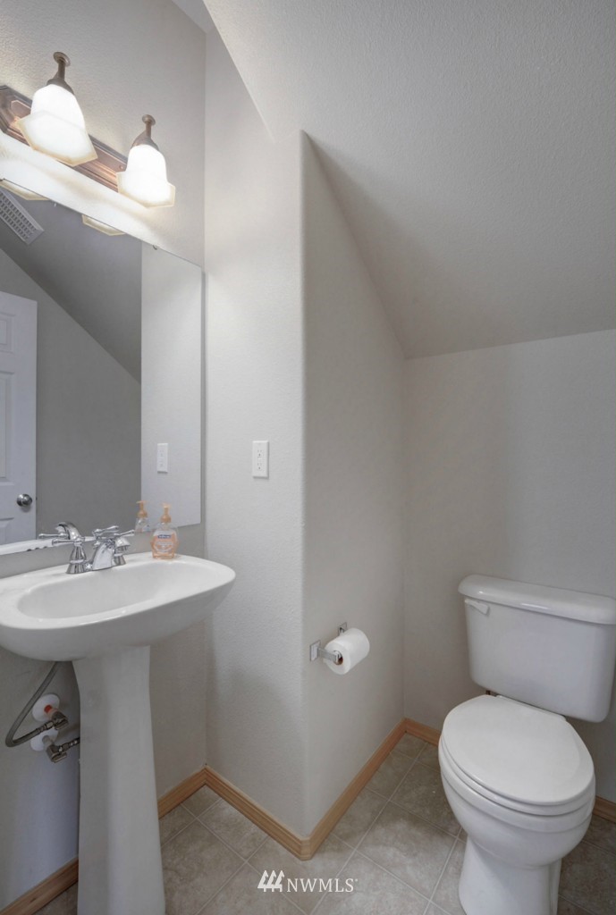 316 Yakima Place Southeast Renton, WA 98059 - Photo 9 of 19 Gallery Image 9