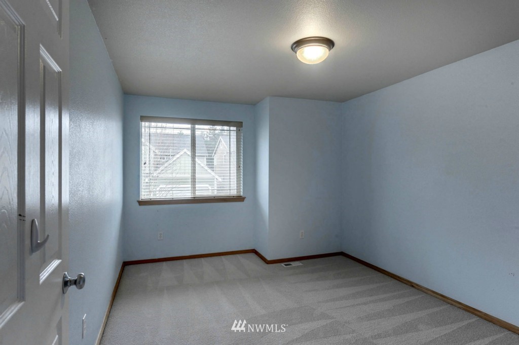 316 Yakima Place Southeast Renton, WA 98059 - Photo 10 of 19 Gallery Image 10