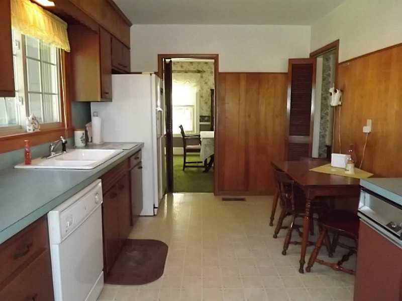 213 Airport Road Warwick, RI 02889 - Photo 4 of 25 Kitchen.