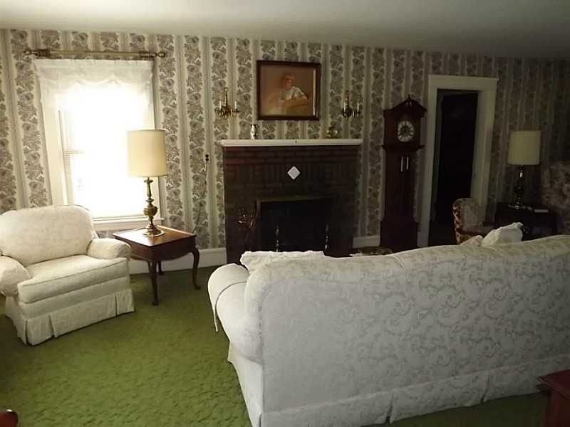 213 Airport Road Warwick, RI 02889 - Photo 6 of 25 Living Room.