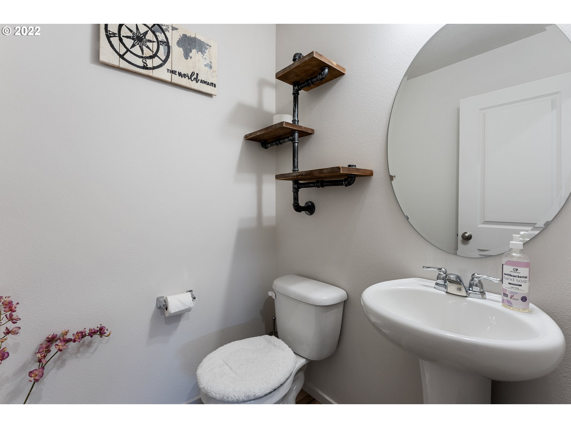 2256 South Meadowlark Dr. Ridgefield, WA 98642 - Photo 14 of 32 a bathroom with a toilet sink and mirror