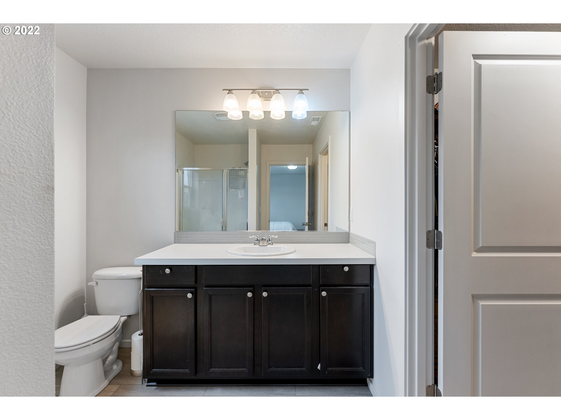2256 South Meadowlark Dr. Ridgefield, WA 98642 - Photo 18 of 32 a bathroom with a sink and a toilet