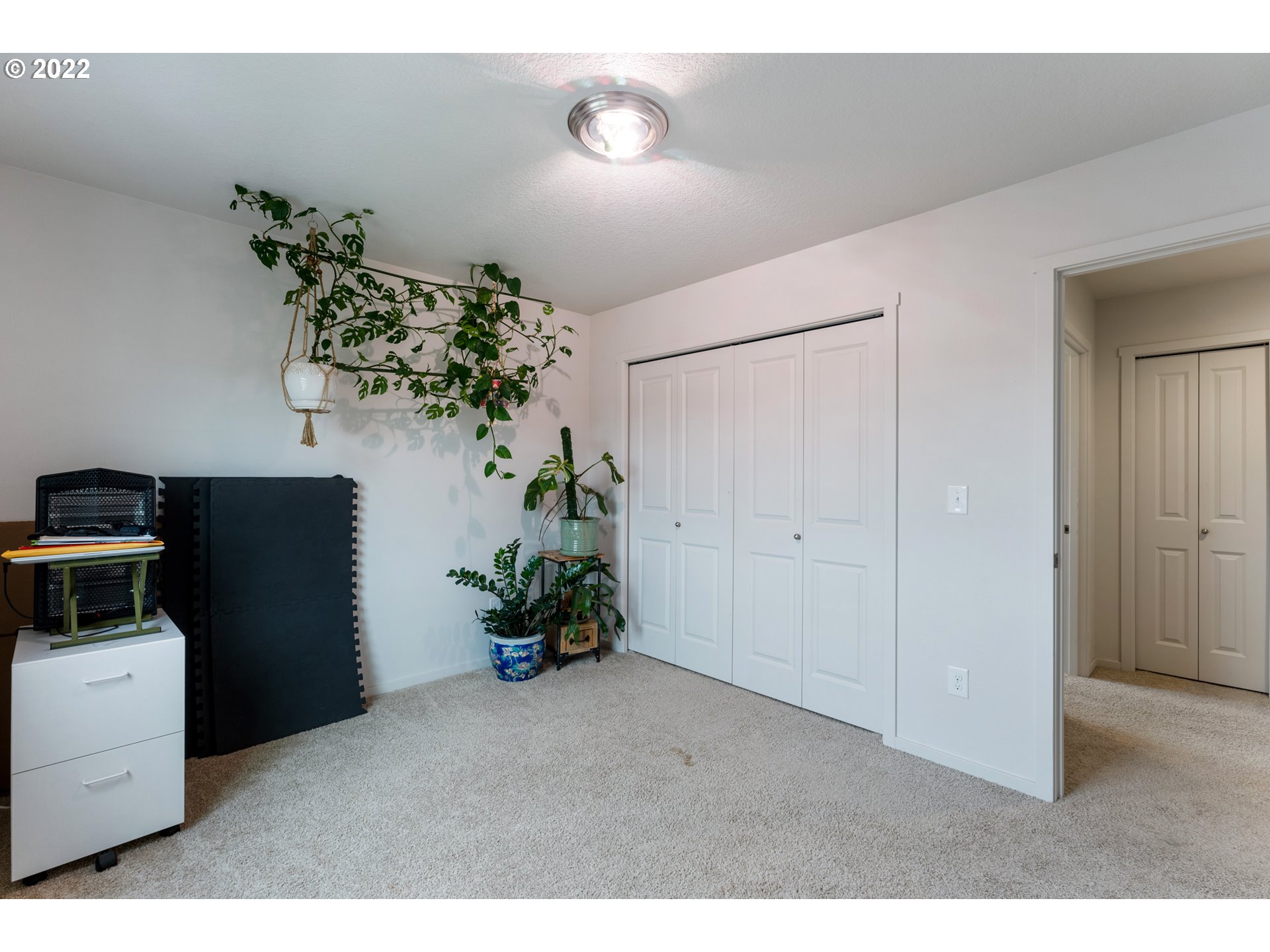 2256 South Meadowlark Dr. Ridgefield, WA 98642 - Photo 23 of 32 a view of entryway with livingroom