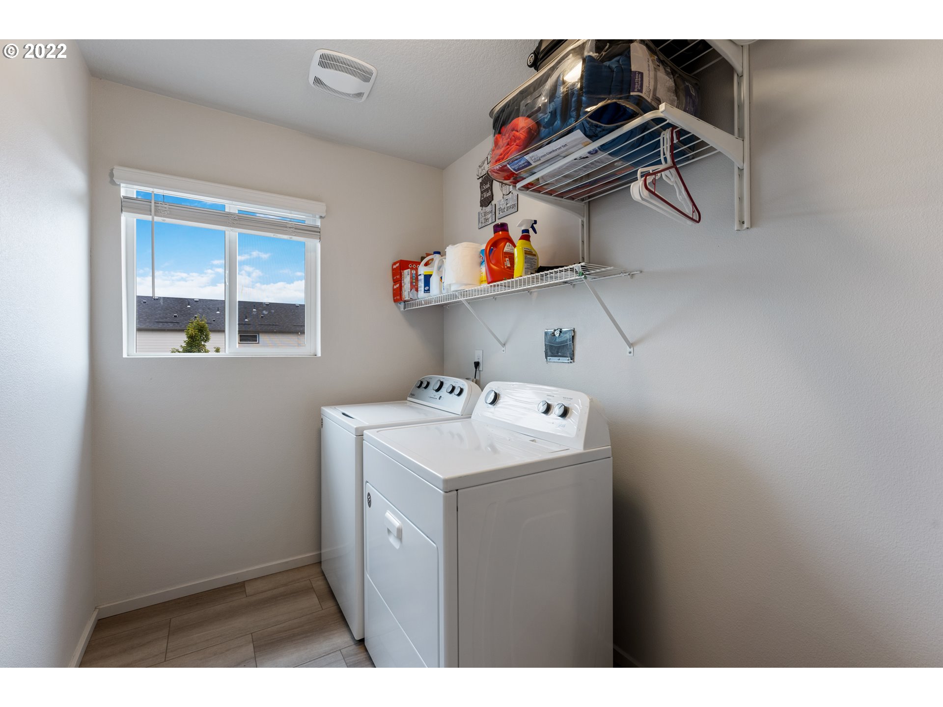 2256 South Meadowlark Dr. Ridgefield, WA 98642 - Photo 27 of 32 a utility room with dryer and washer
