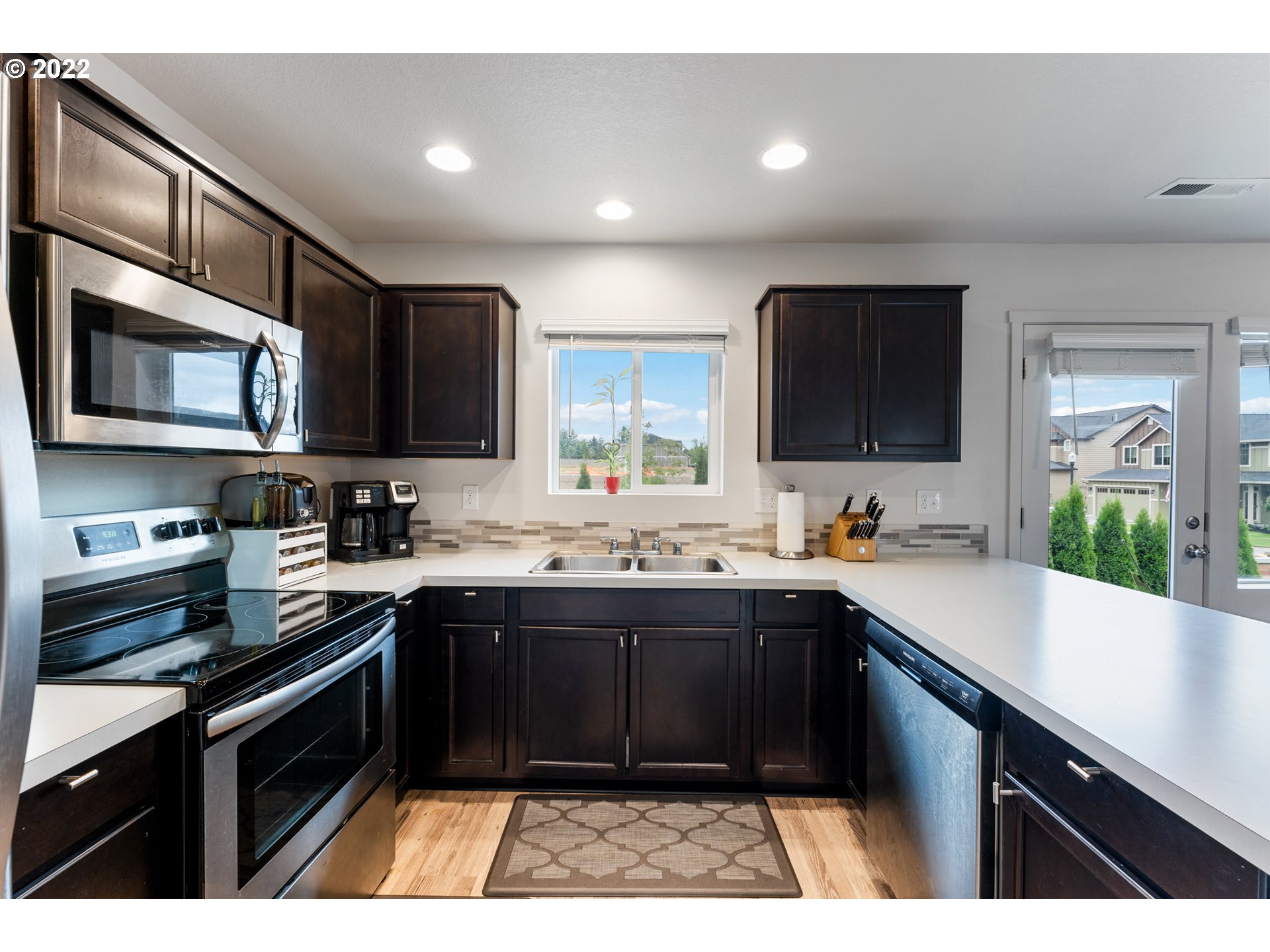 2256 South Meadowlark Dr. Ridgefield, WA 98642 - Photo 10 of 32 a kitchen with a sink stove and microwave