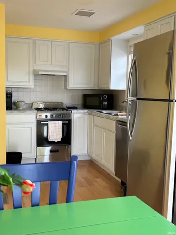 $2,500 | 11605 North Sunrise Drive, Syracuse, IN 46567