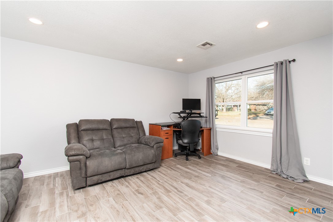 3601 Keller Road Temple, TX 76504 - Photo 8 of 23 front living space