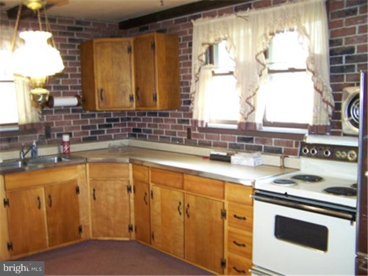 16 Pinyard Road Monroeville, NJ 08343 - Photo 3 of 7 Kitchen