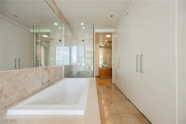 $6,000 | 3726 South Las Vegas Boulevard, Unit 1012, Las Vegas, NV 89158