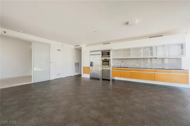 $6,000 | 3726 South Las Vegas Boulevard, Unit 1012, Las Vegas, NV 89158