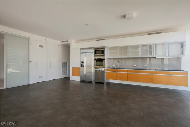 $6,000 | 3726 South Las Vegas Boulevard, Unit 1012, Las Vegas, NV 89158