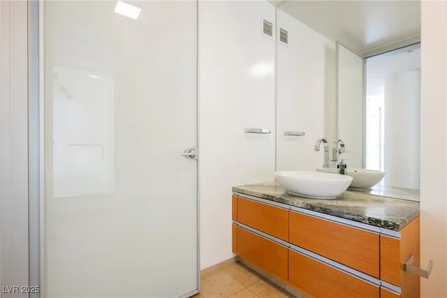 $6,000 | 3726 South Las Vegas Boulevard, Unit 1012, Las Vegas, NV 89158