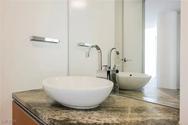 $6,000 | 3726 South Las Vegas Boulevard, Unit 1012, Las Vegas, NV 89158