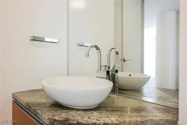 $6,000 | 3726 South Las Vegas Boulevard, Unit 1012, Las Vegas, NV 89158