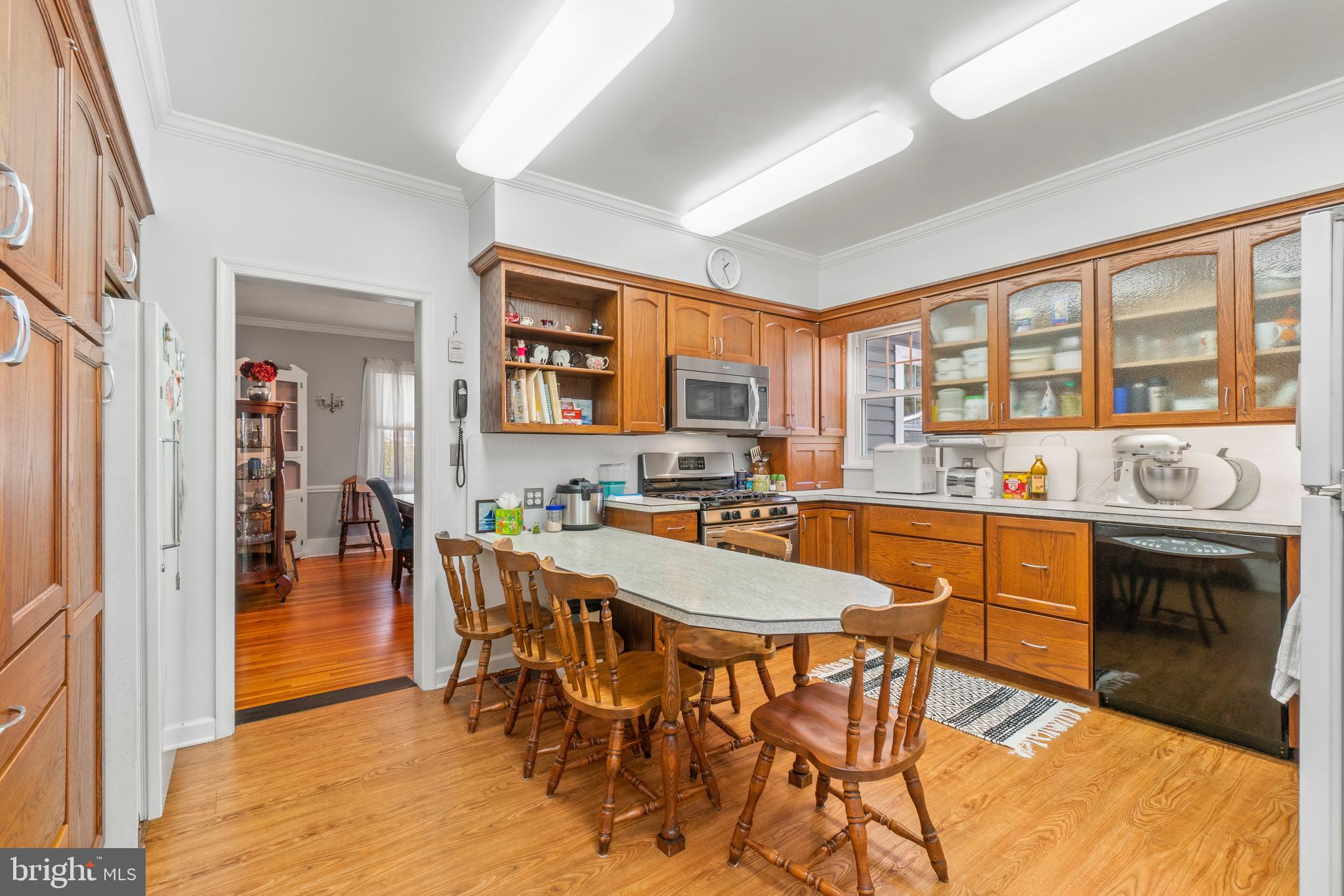 509 Academy Road Catonsville, MD 21228 - Photo 22 of 37 Plenty of eating space for 3-4