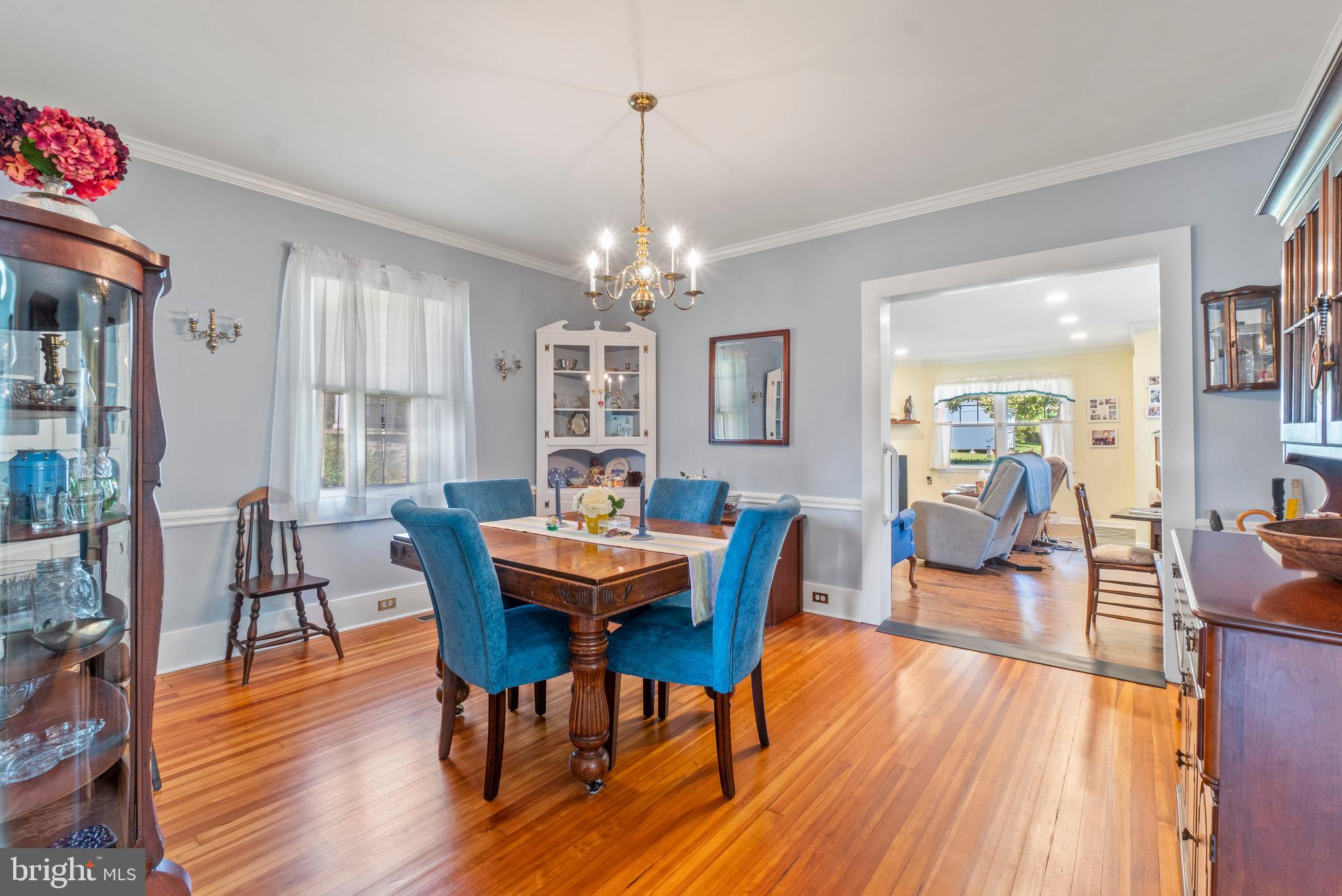 509 Academy Road Catonsville, MD 21228 - Photo 25 of 37 Blt-in cabinets convey-View to Fam Room