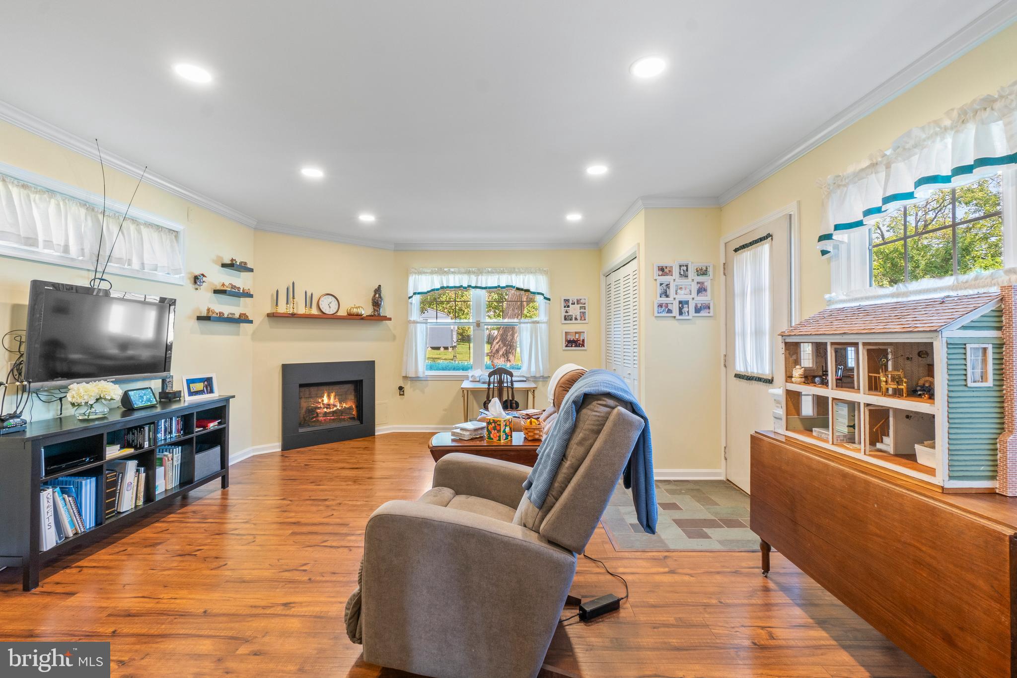 509 Academy Road Catonsville, MD 21228 - Photo 27 of 37 Rear Family Room addition w/wood floors