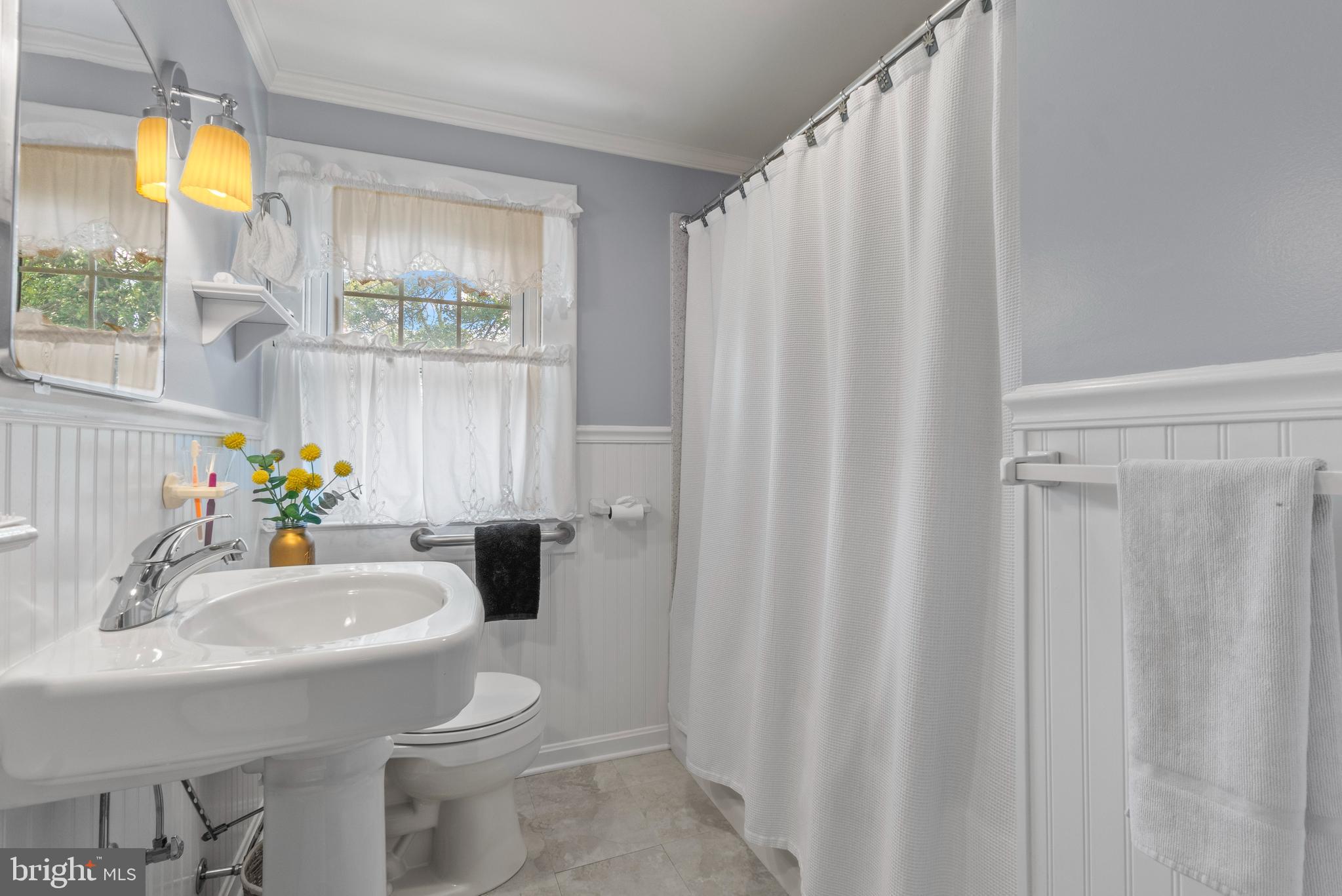 509 Academy Road Catonsville, MD 21228 - Photo 30 of 37 Modern 2nd level bath