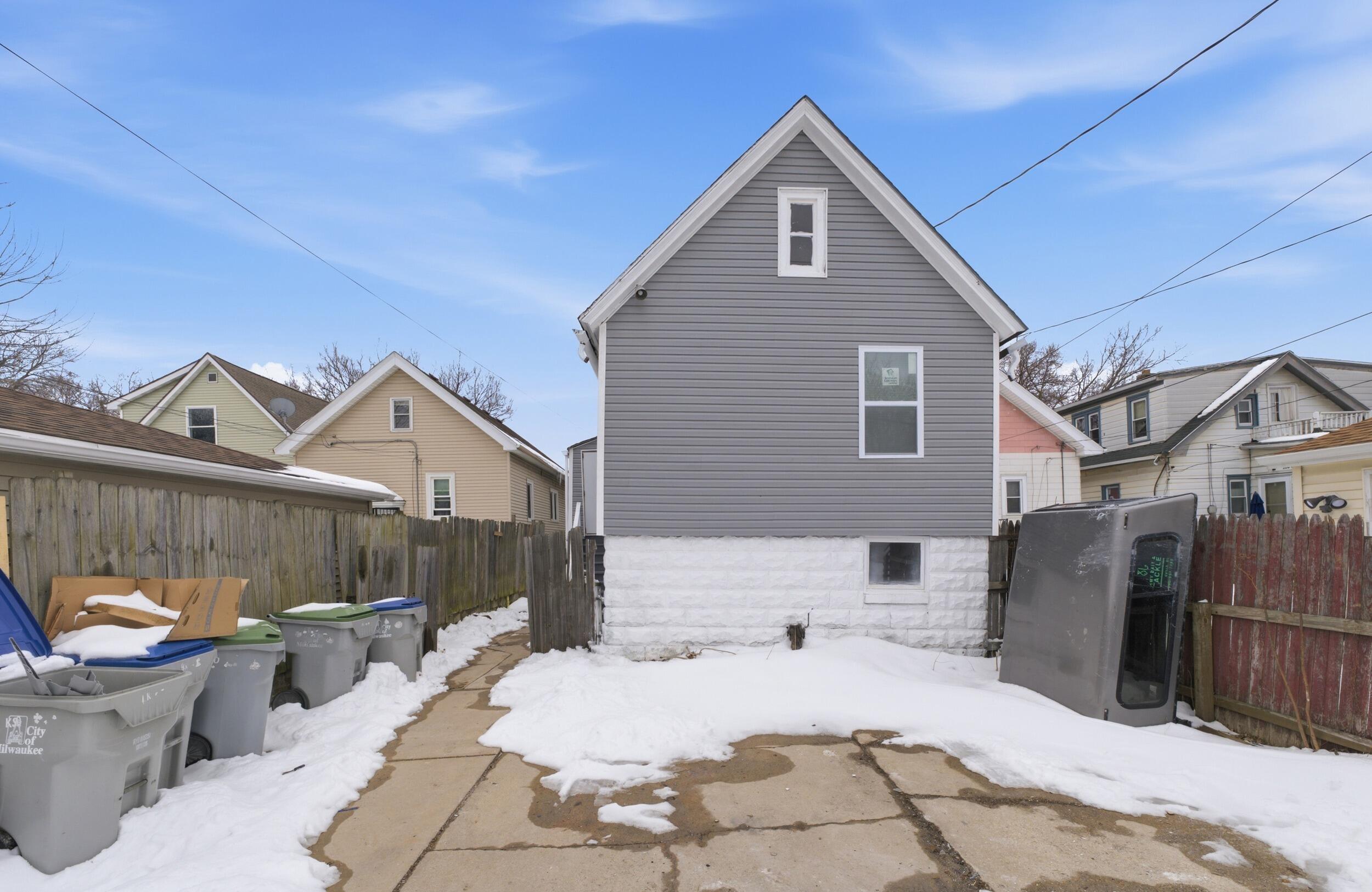 712 South 37th Street, Unit 712A Milwaukee, WI 53215 - Photo 2 of 26 6