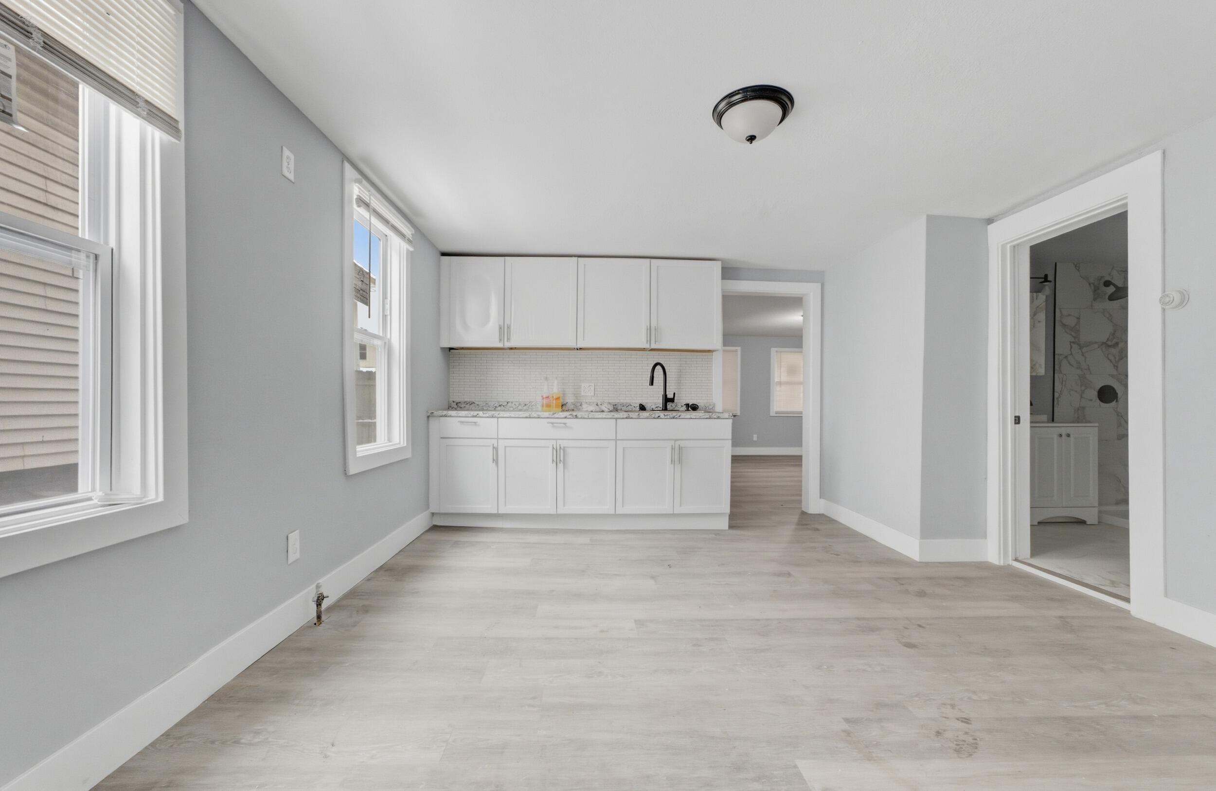 712 South 37th Street, Unit 712A Milwaukee, WI 53215 - Photo 3 of 26 13