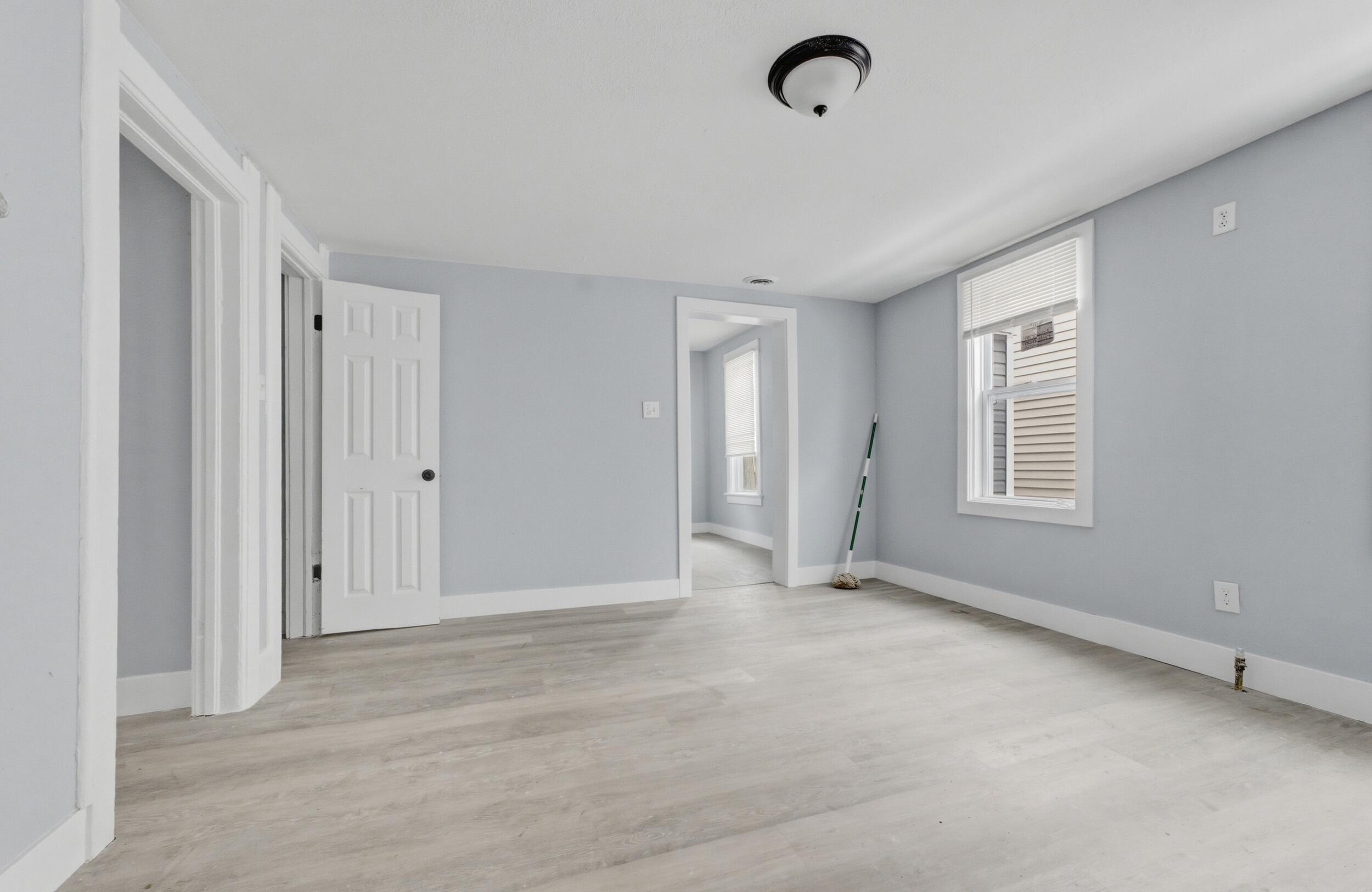 712 South 37th Street, Unit 712A Milwaukee, WI 53215 - Photo 4 of 26 12