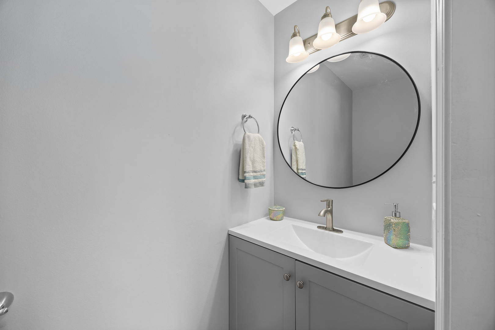 631 Kingsbrooke Crossing Bolingbrook, IL 60440 - Photo 17 of 40 a bathroom with a sink and a mirror