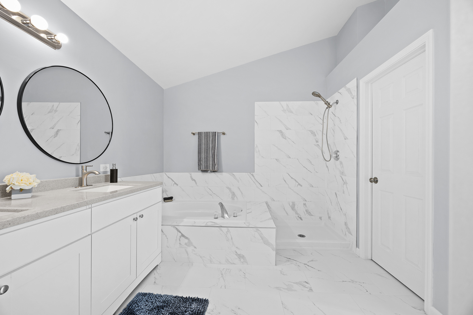 631 Kingsbrooke Crossing Bolingbrook, IL 60440 - Photo 24 of 40 a bathroom with a sink and a mirror