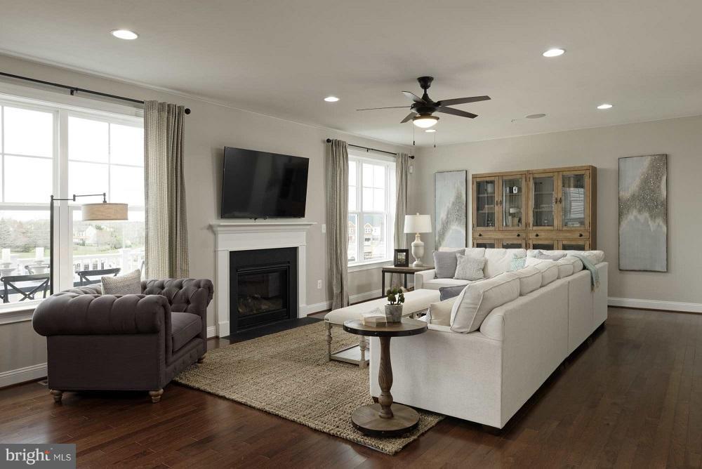1011 Collier Run Road Baltimore, MD 21220 - Photo 2 of 18 Living Room