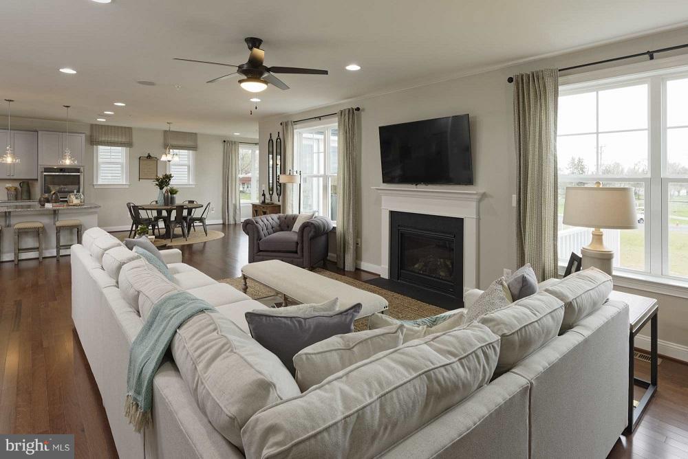 1011 Collier Run Road Baltimore, MD 21220 - Photo 3 of 18 Living Room