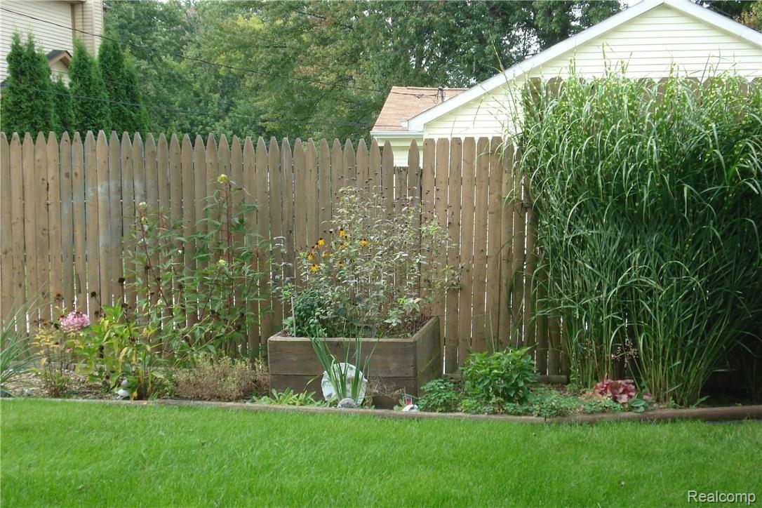 3864 Samuel Avenue Rochester, MI 48309 - Photo 38 of 42 38.JPG