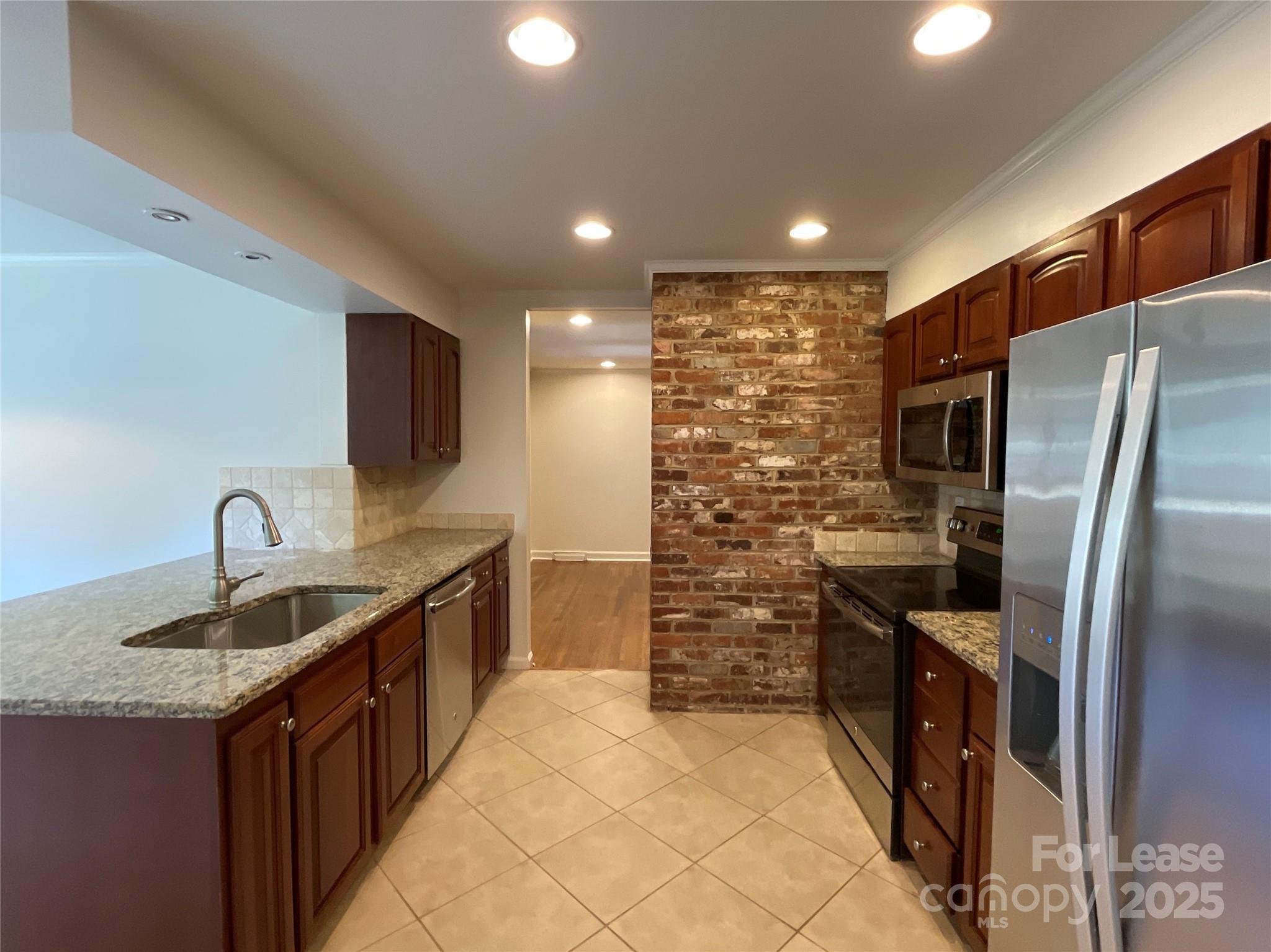 3917 Kitley Place Charlotte, NC 28210 - Photo 5 of 20