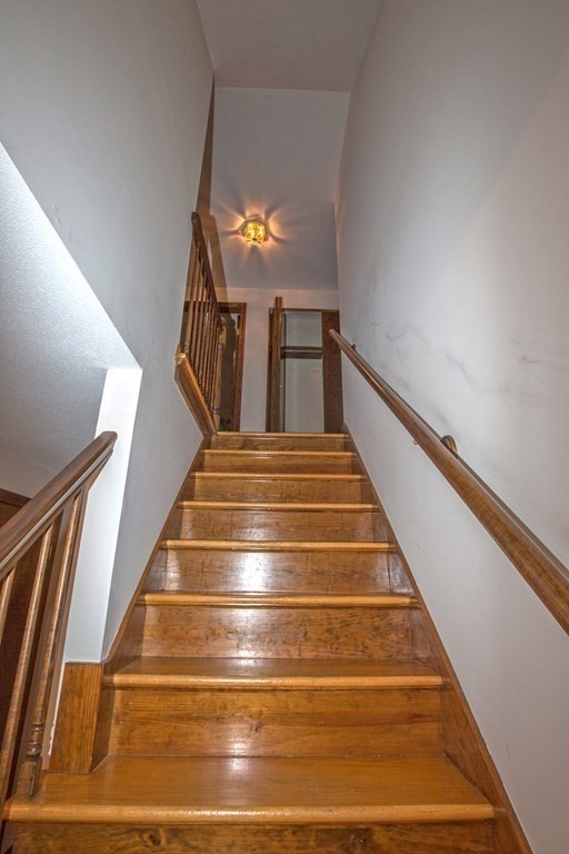 477 Wolf Swamp Road Longmeadow, MA 01106 - Photo 26 of 35 a view of entryway